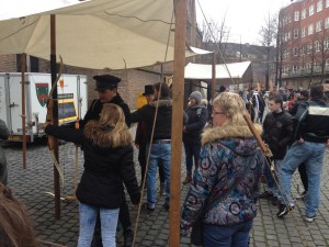 HISTORIE-KS Kasteelschutters Handboogschieten Organisatie Historische Evenementen Charles Dickens Markt Grote Kerk Hofkwartier Geschiedenis Liekie's Liedjes Loek en Bas 2