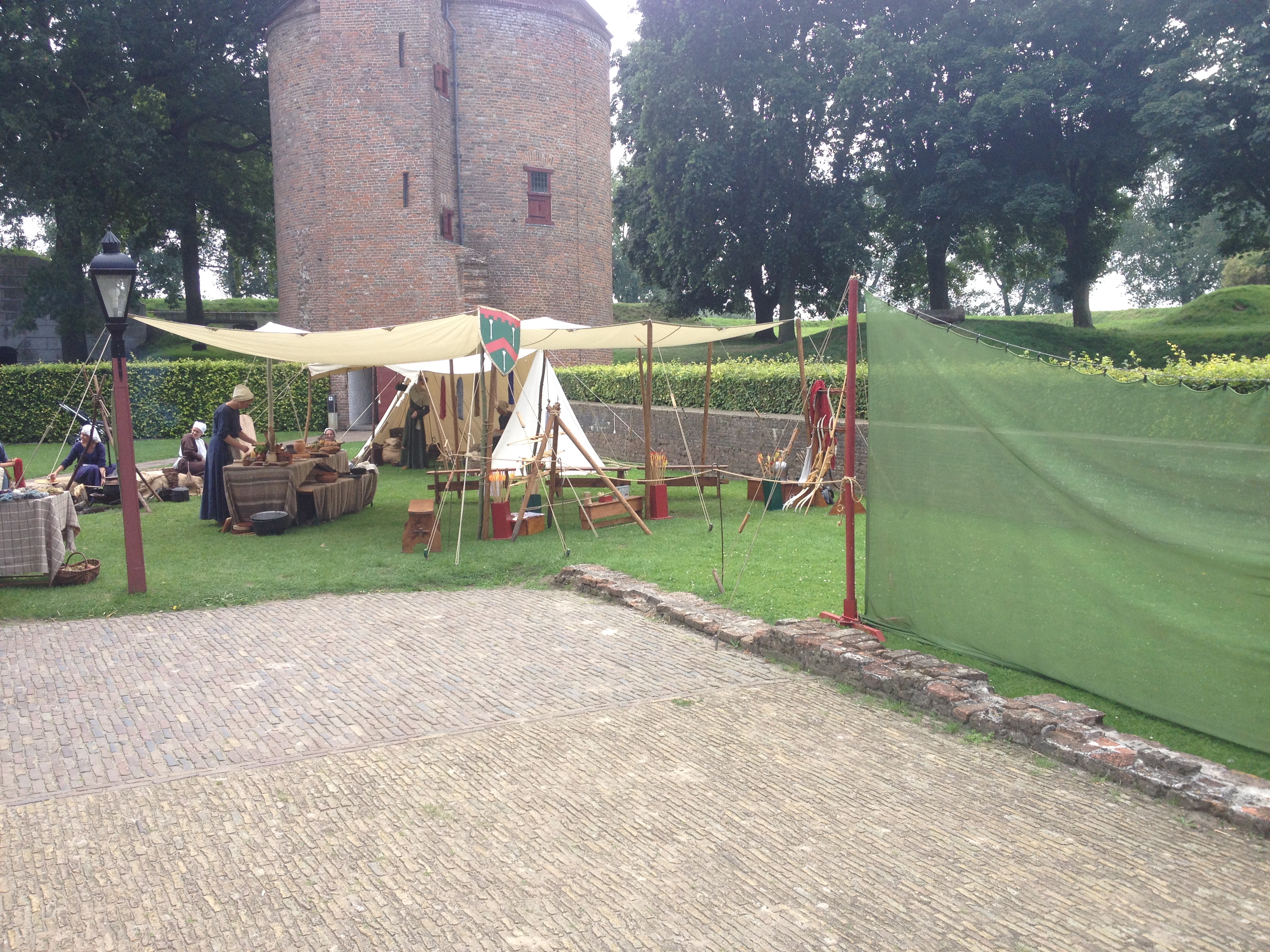 Kasteelschutters HISTORIE-KS Longbowman Handboogschieten Slot Loevestein Bedrijfsfeestje bedrijfsfeest Bedrijfsuitje Workshops Teambuilding Evenementen Meyden