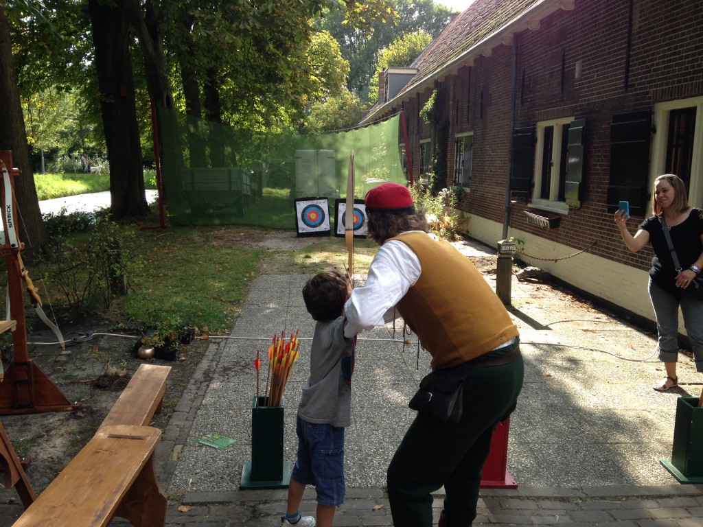Kasteelschutters Huurling.nu Longbowman Middeleeuwen Handboogschieten Kinderboerderij Essesteijn workshops