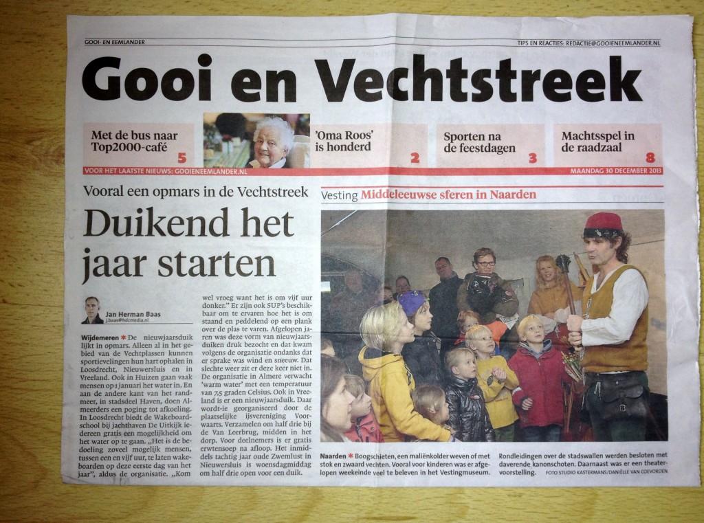 Krant artikel Gooi en Vechtstreek Naarden dec 2013 Kasteelschutters Huurling.nu Handboogschieten Nederlands Vesting Museum
